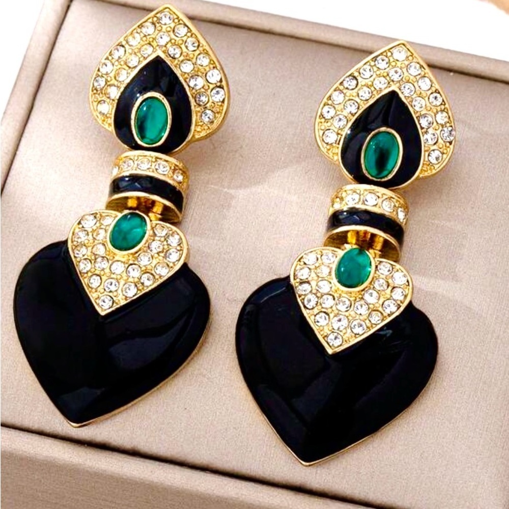 Luxury Rhinestone Heart Drop Earrings – Elegant Statement Jewelry